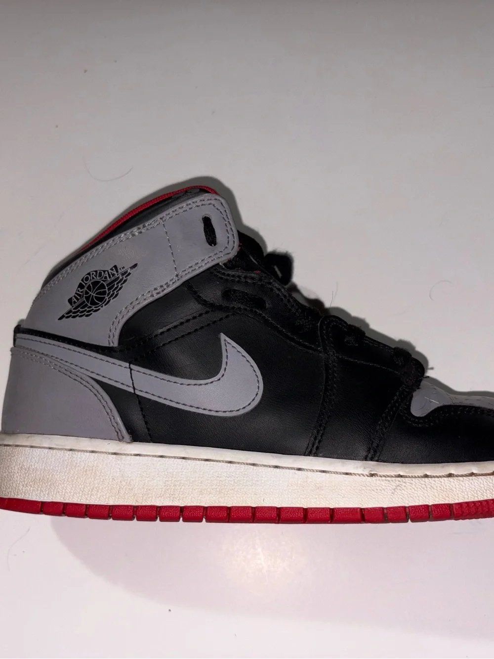 Nike Air Jordan 1 Mid Bred Shadow DQ8423-006 Grade School 5.5Y Black Gray Red